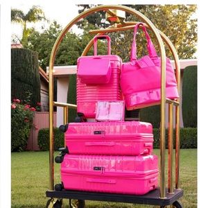26" Check-in Roller in Barbie ™M Pink